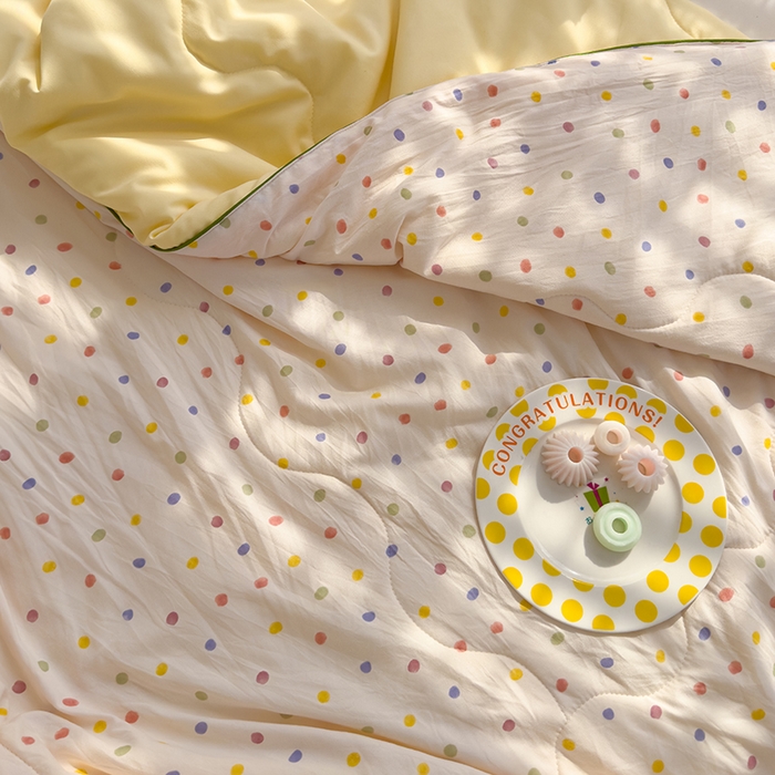 91家纺网 家纺一手货源 找家纺 弗苓家纺 2025新款A类皱皱纱印花夏被 奶油波点