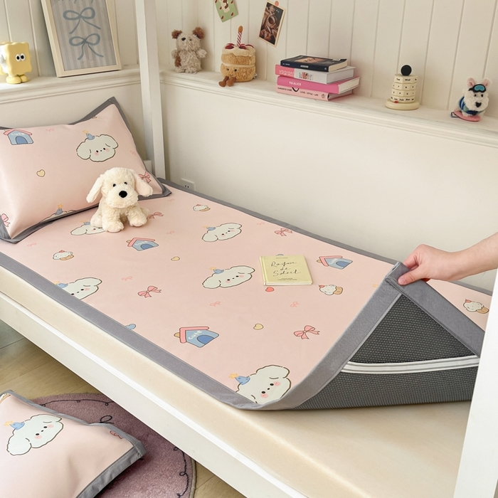 91家纺网 家纺一手货源 找家纺 川悦生活2025新款600D立体宽边印花冰丝席学生床 奶卷甜蜜日常