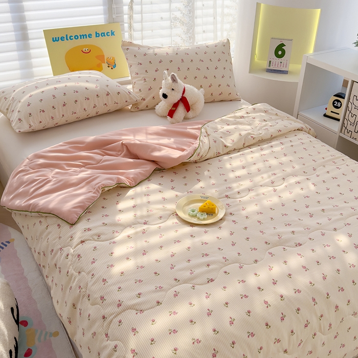 91家纺网 家纺一手货源 找家纺 弗苓家纺 2025新款A类皱皱纱印花夏被 花开宿语