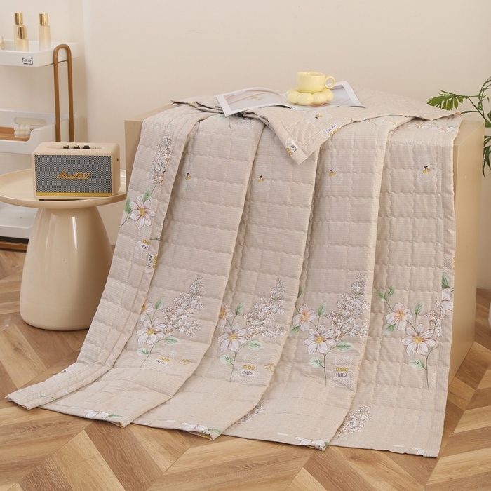 91家纺网 家纺一手货源 找家纺 被多多被业 2025新款亲肤绒多针绗绣工艺夏被空调被 栀子花信