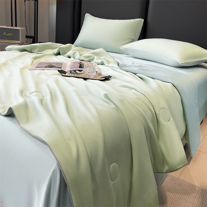 91家纺网 家纺一手货源 找家纺 雯豆天丝夏被纯色拼色A类莱赛尔凉感被子轻奢夏凉被子四件套 洛神珠-浅艾绿+天空蓝