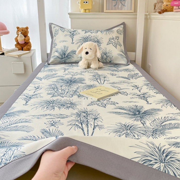 91家纺网 家纺一手货源 找家纺 川悦生活2025新款600D立体宽边印花冰丝席学生床 森林丛野-蓝