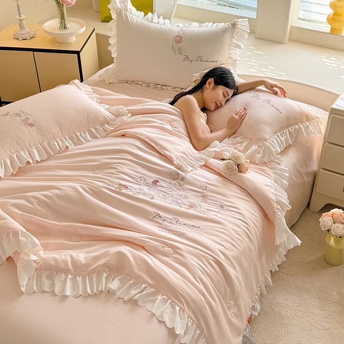 91家纺网 家纺一手货源 找家纺 绒世界 绒世界 2025针织提花绣花小清新夏被四件套 童话-水蜜粉