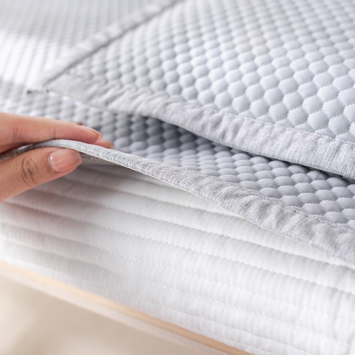 91家纺网 家纺一手货源 找家纺 丹兰 2025新款可定做婴童凉席凉豆豆冰丝席竹席儿童藤席幼儿园午睡席子 凉豆恐龙-灰