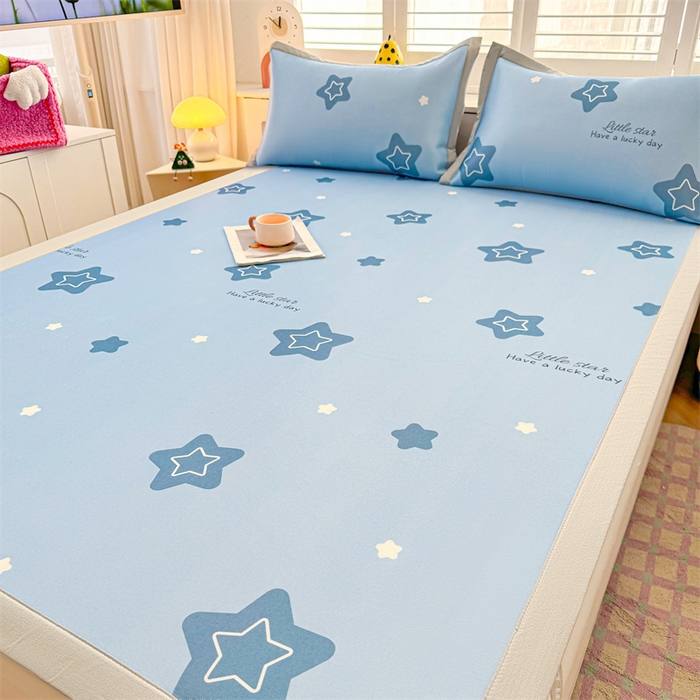 91家纺网 家纺一手货源 找家纺 雯豆2025春夏新款碳光冰丝席三件套A类凉感印花三明治凉席 碳光冰丝席-绑带款-浩瀚星辰