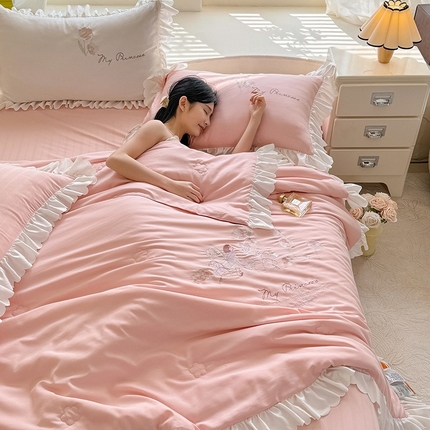 91家纺网 家纺一手货源 找家纺 丝印良品 2025针织提花绣花小清新夏被四件套 童话-珊瑚粉