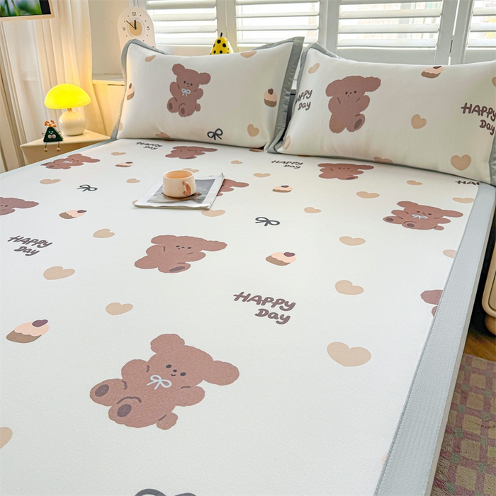 91家纺网 家纺一手货源 找家纺 雯豆2025春夏新款碳光冰丝席三件套A类凉感印花三明治凉席 碳光冰丝席-绑带款-跳跳熊