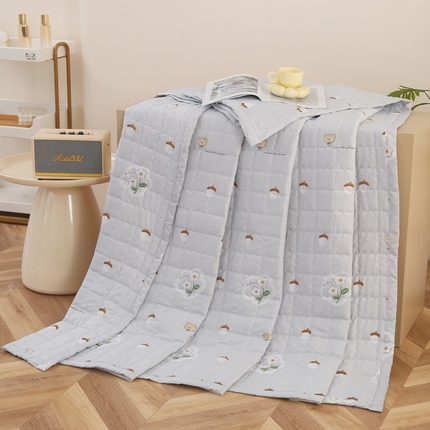 91家纺网 家纺一手货源 找家纺 被多多被业 2025新款亲肤绒多针绗绣工艺夏被空调被 花美丽