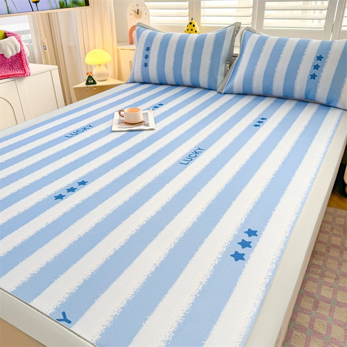 91家纺网 家纺一手货源 找家纺 雯豆2025春夏新款碳光冰丝席三件套A类凉感印花三明治凉席 碳光冰丝席-绑带款-蓝色条纹