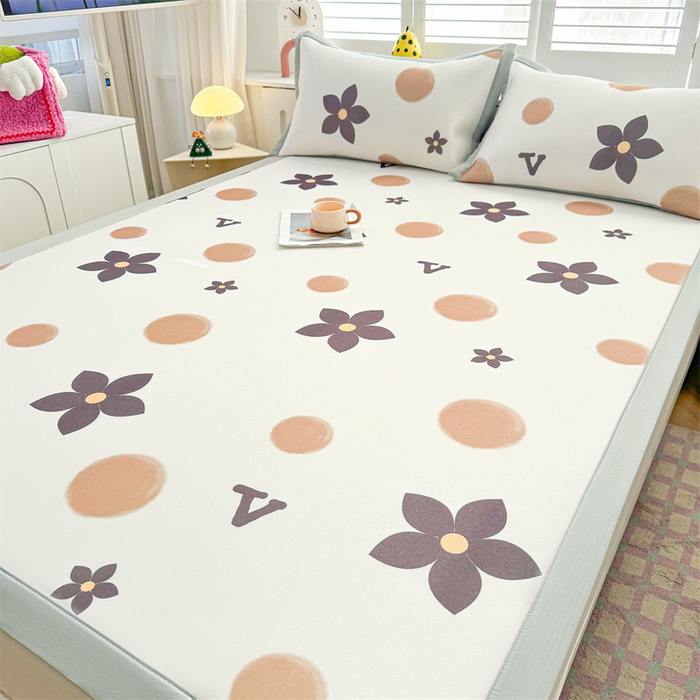 91家纺网 家纺一手货源 找家纺 雯豆2025春夏新款碳光冰丝席三件套A类凉感印花三明治凉席 碳光冰丝席-绑带款-五瓣花