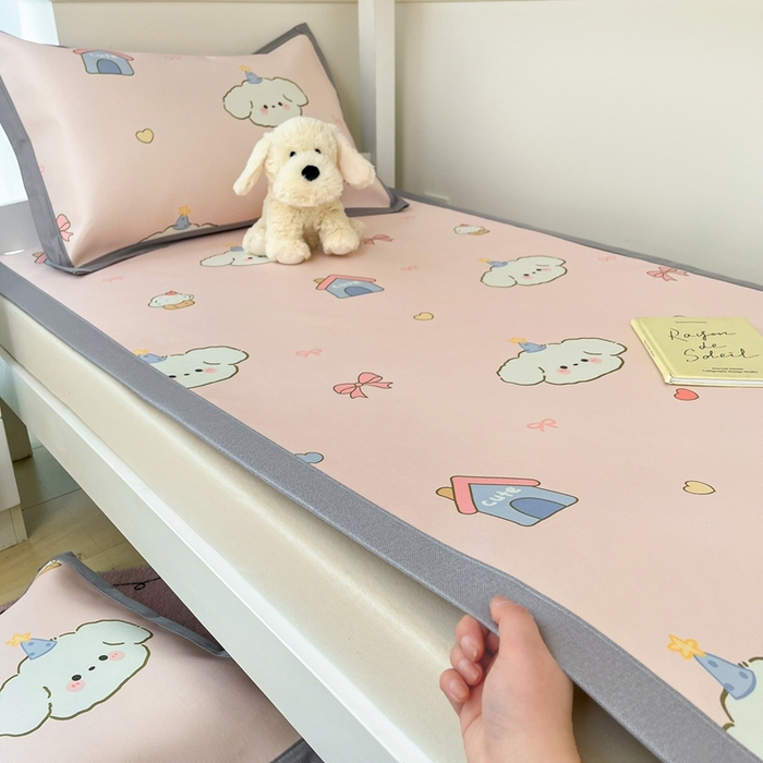 91家纺网 家纺一手货源 找家纺 川悦生活2025新款600D立体宽边印花冰丝席学生床 奶卷甜蜜日常