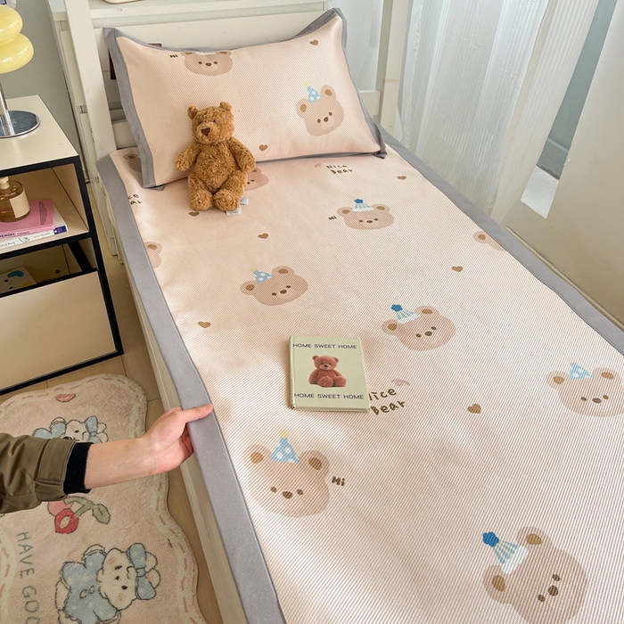 91家纺网 家纺一手货源 找家纺 川悦生活2025新款小清新冰藤席学生款 快乐熊派