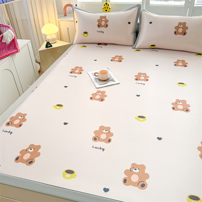 91家纺网 家纺一手货源 找家纺 雯豆2025春夏新款碳光冰丝席三件套A类凉感印花三明治凉席 碳光冰丝席-绑带款-咖啡小熊-1