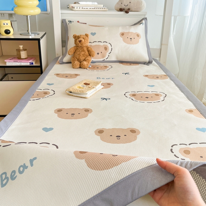 91家纺网 家纺一手货源 找家纺 川悦生活2025新款小清新冰藤席学生款 咕噜小熊