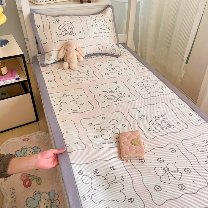 91家纺网 家纺一手货源 找家纺 川悦生活2025新款小清新冰藤席学生款 狗仔甜蜜