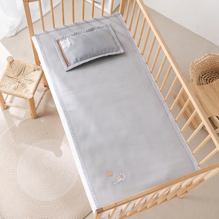 91家纺网 家纺一手货源 找家纺 丹兰 2025新款可定做婴童凉席凉豆豆冰丝席竹席儿童藤席幼儿园午睡席子 凉豆恐龙-灰