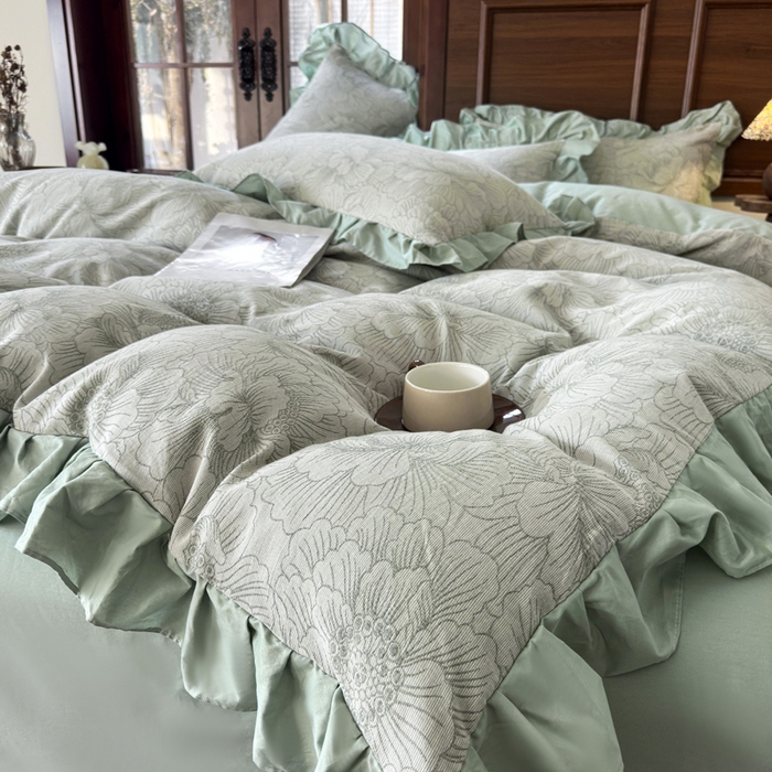 91家纺网 家纺一手货源 找家纺 锦格家纺 2025年春夏新款A类全棉纯棉色织三层纱提花四件套 漫香花羽-绿