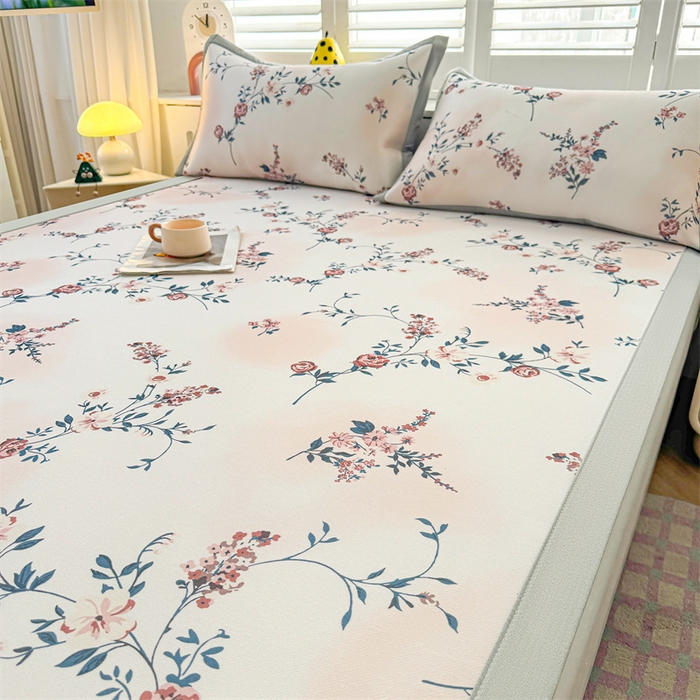 91家纺网 家纺一手货源 找家纺 雯豆2025春夏新款碳光冰丝席三件套A类凉感印花三明治凉席 碳光冰丝席-绑带款-闻香玫瑰