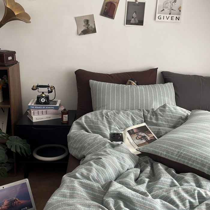 91家纺网 家纺一手货源 找家纺 羋多（原穆琪） 2025新款全棉色织提花人字斜四件套-美拉德系列 美拉德-烟雨青