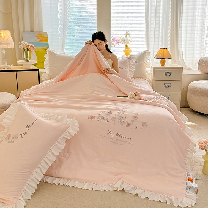 91家纺网 家纺一手货源 找家纺 绒世界 绒世界 2025针织提花绣花小清新夏被四件套 童话-水蜜粉