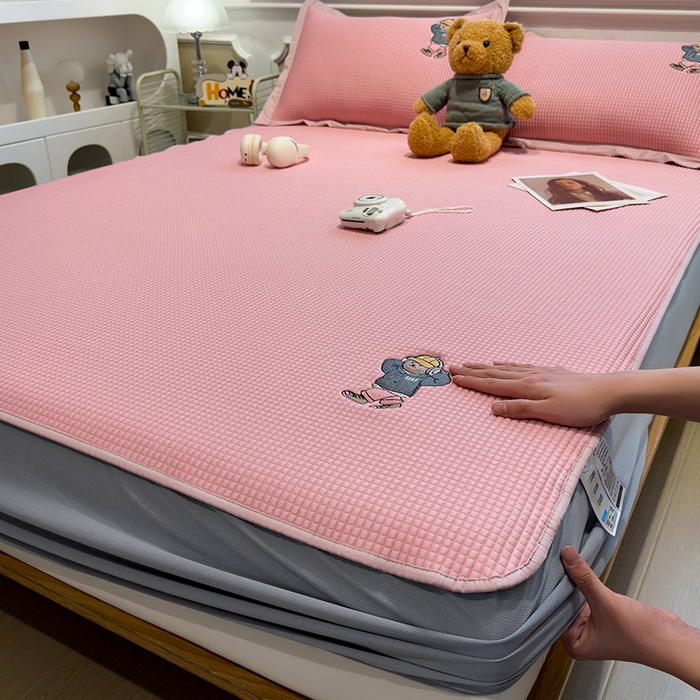 91家纺网 家纺一手货源 找家纺 （总）眠多宝 2025新款乙纶冰豆豆凉席凉席可折叠空调席冰丝席防滑床笠款