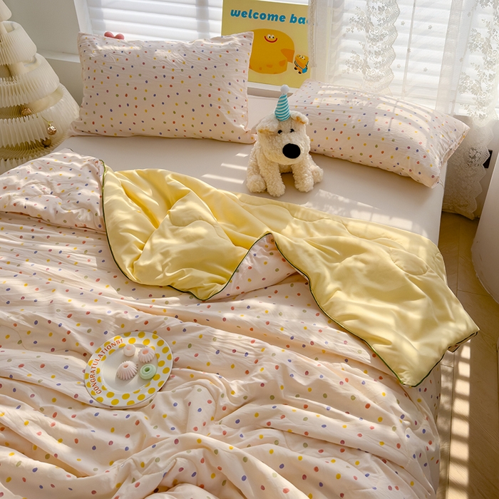 91家纺网 家纺一手货源 找家纺 弗苓家纺 2025新款A类皱皱纱印花夏被 奶油波点