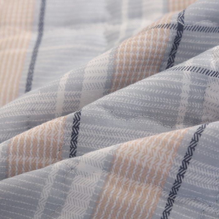 91家纺网 家纺一手货源 找家纺 被多多被业 2025新款亲肤绒多针绗绣工艺夏被空调被 一笔栀子白