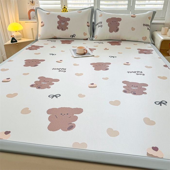 91家纺网 家纺一手货源 找家纺 雯豆2025春夏新款碳光冰丝席三件套A类凉感印花三明治凉席 碳光冰丝席-绑带款-跳跳熊