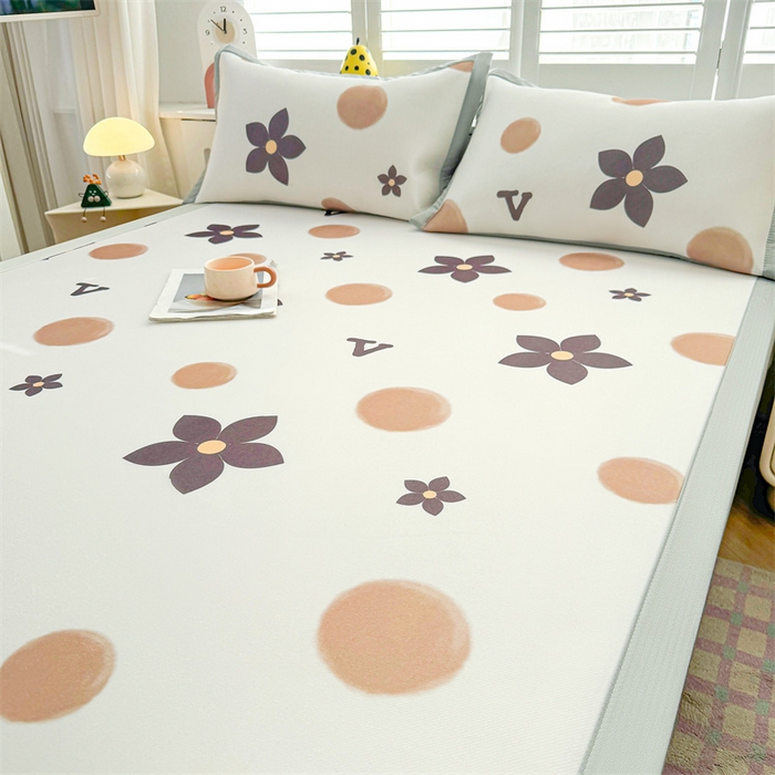 91家纺网 家纺一手货源 找家纺 雯豆2025春夏新款碳光冰丝席三件套A类凉感印花三明治凉席 碳光冰丝席-绑带款-五瓣花