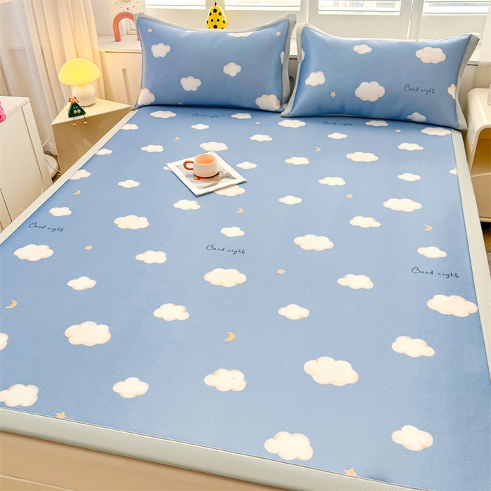 91家纺网 家纺一手货源 找家纺 雯豆2025春夏新款碳光冰丝席三件套A类凉感印花三明治凉席 碳光冰丝席-绑带款-天空云