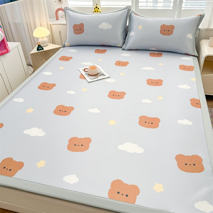 91家纺网 家纺一手货源 找家纺 雯豆2025春夏新款碳光冰丝席三件套A类凉感印花三明治凉席 碳光冰丝席-绑带款-布丁小昔-1