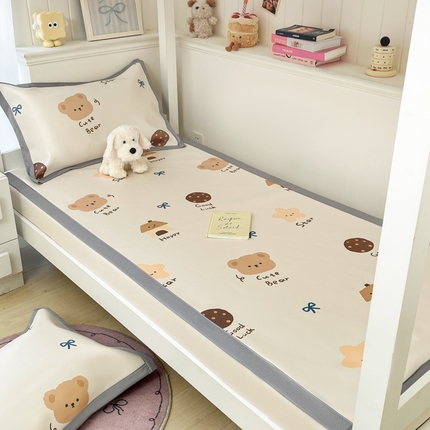 川悦生活2025新款600D立体宽边印花冰丝席学生床 小熊幸福语
