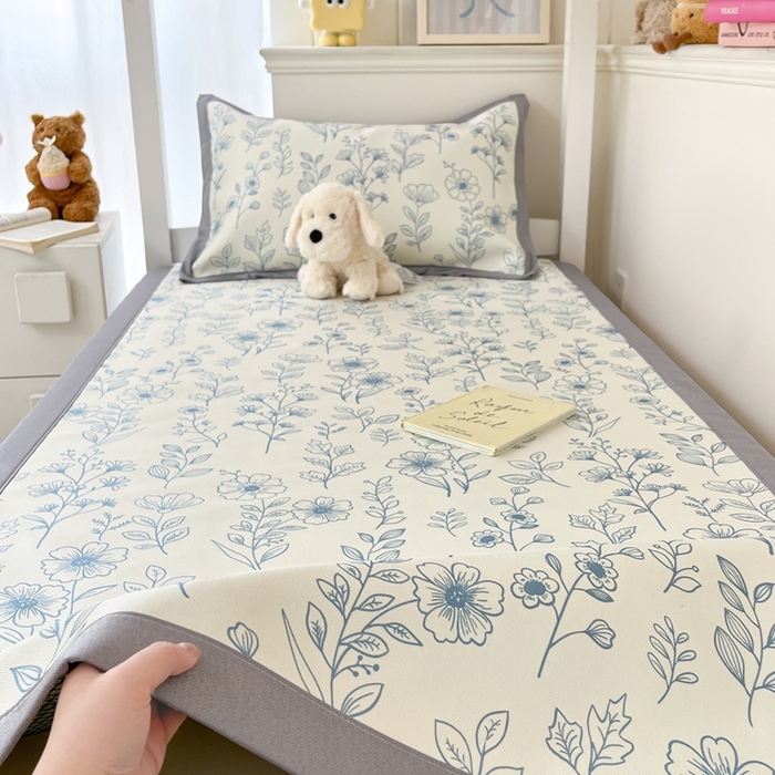 91家纺网 家纺一手货源 找家纺 川悦生活2025新款600D立体宽边印花冰丝席学生床 花簇田园