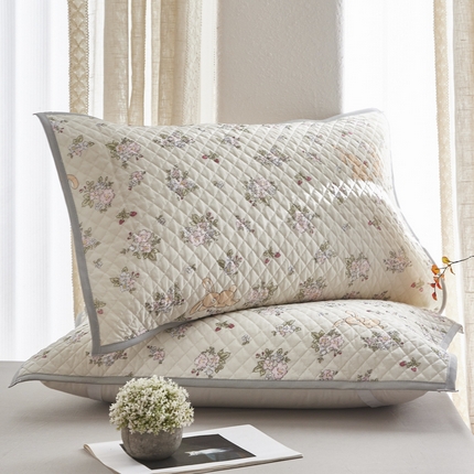 91家纺网 家纺一手货源 找家纺 爱港家纺 2025新款夏季凉感丝绗缝夹棉绑带款枕巾 枕头巾 隔汗 隔脏 花兔萌