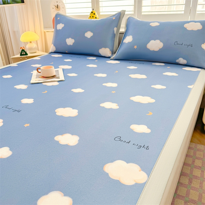 91家纺网 家纺一手货源 找家纺 雯豆2025春夏新款碳光冰丝席三件套A类凉感印花三明治凉席 碳光冰丝席-绑带款-天空云