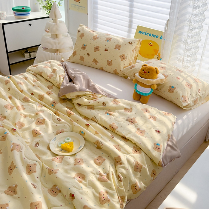 91家纺网 家纺一手货源 找家纺 弗苓家纺 2025新款A类皱皱纱印花夏被 小熊卷卷