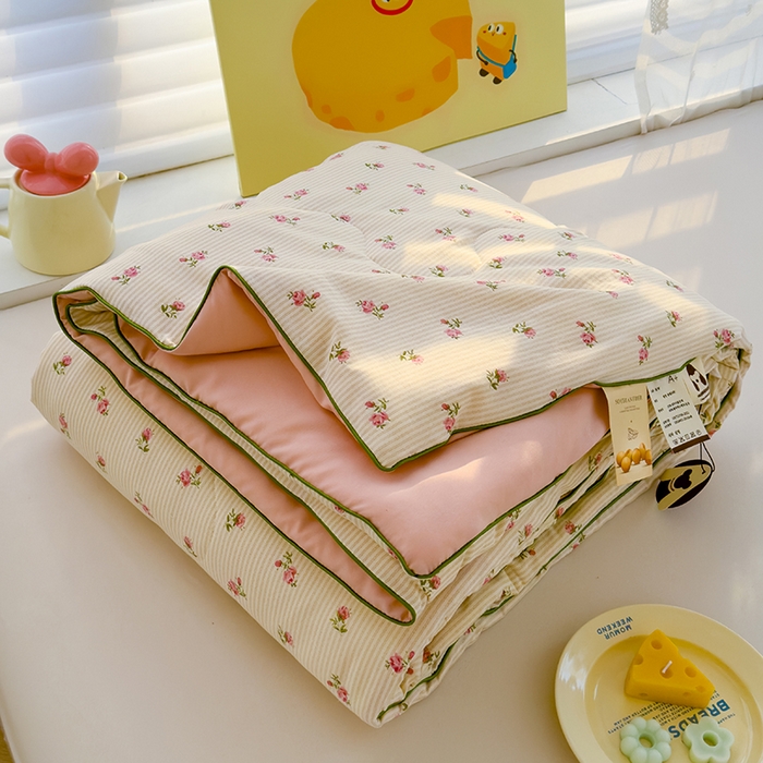 91家纺网 家纺一手货源 找家纺 弗苓家纺 2025新款A类皱皱纱印花夏被 花开宿语