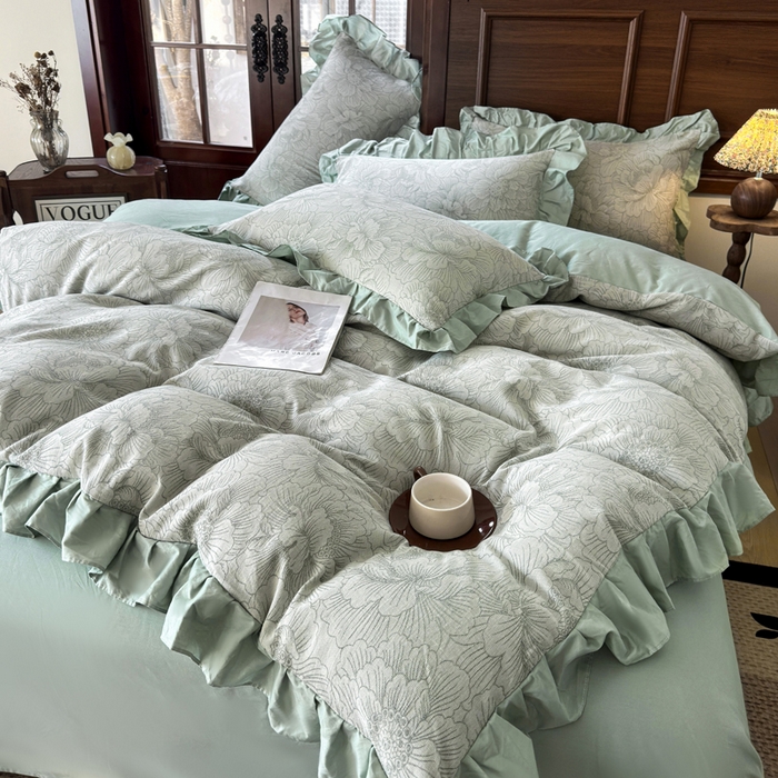 91家纺网 家纺一手货源 找家纺 锦格家纺 2025年春夏新款A类全棉纯棉色织三层纱提花四件套 漫香花羽-绿