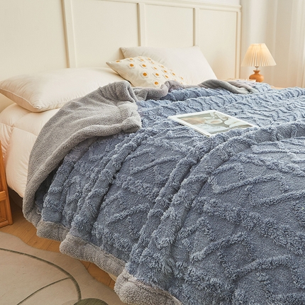 91家纺网 家纺一手货源 找家纺 澳梵家居 2025新款塔芙绒提花毛毯盖毯 柔雾蓝-灰