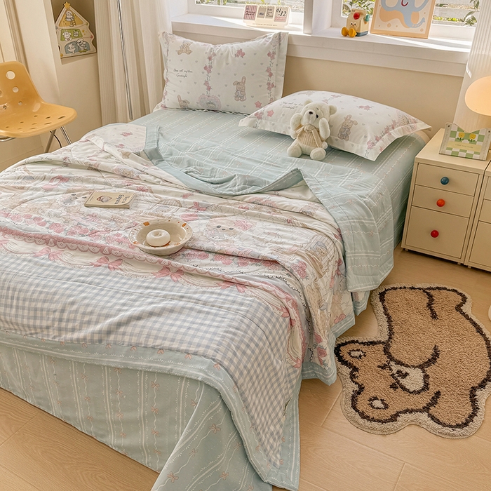 91家纺网 家纺一手货源 找家纺 梦依依 2025新款小清新印花系列里外全棉棉花被夏被四件套 宝利熊