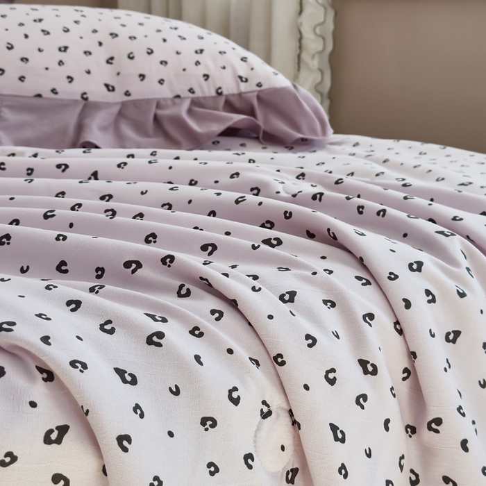 91家纺网 家纺一手货源 找家纺 梦莱斯2025新款针织棉夏被四件套 粉点豹纹