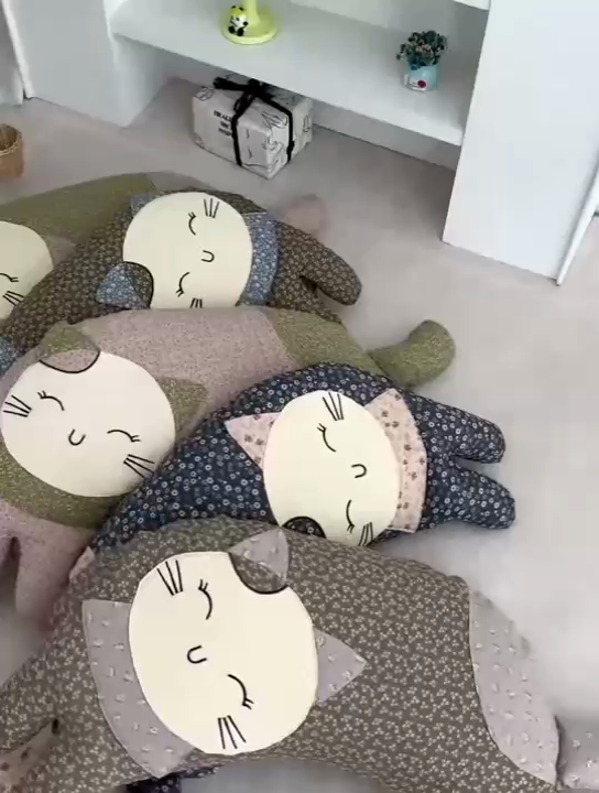 91家纺网 家纺一手货源 找家纺 芯洲 （总）2025年新款幸福小猫全棉儿童成人通用枕芯卡通枕头