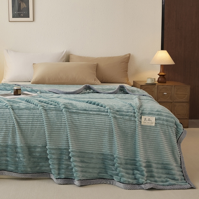 91家纺网 家纺一手货源 找家纺 澳梵家居 2025新款魔法绒糯糯绒提花抽条毛毯盖毯 简约-黛蓝