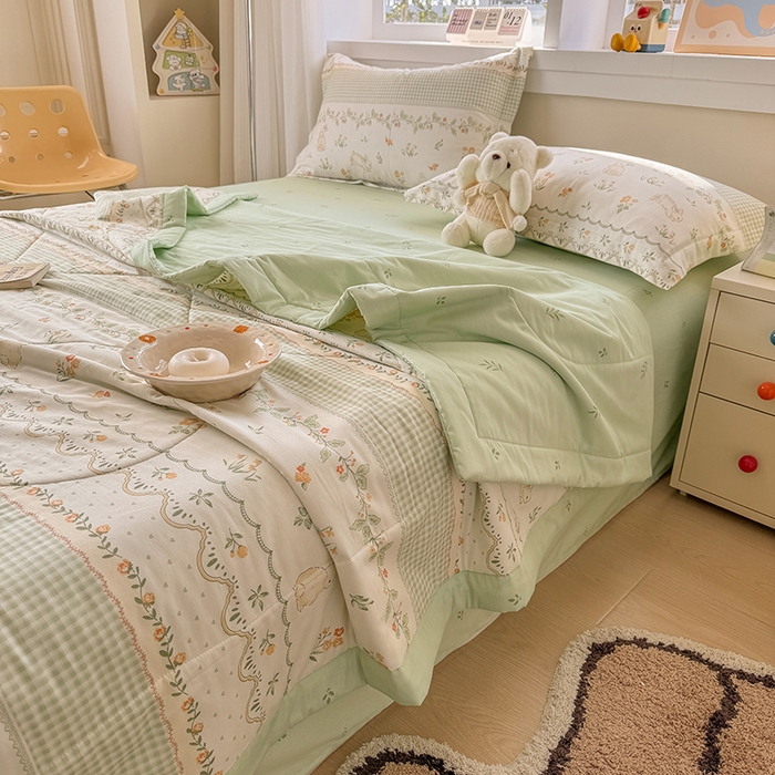 91家纺网 家纺一手货源 找家纺 梦依依 2025新款小清新印花系列里外全棉棉花被夏被四件套 花宠乐章