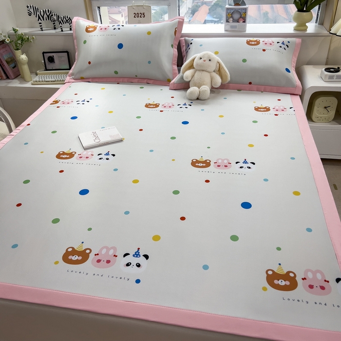 91家纺网 家纺一手货源 找家纺 丝羽坊 2025新款小版印花冰丝凉席平铺床席款冰丝席碳光冰丝凉席 熊点点