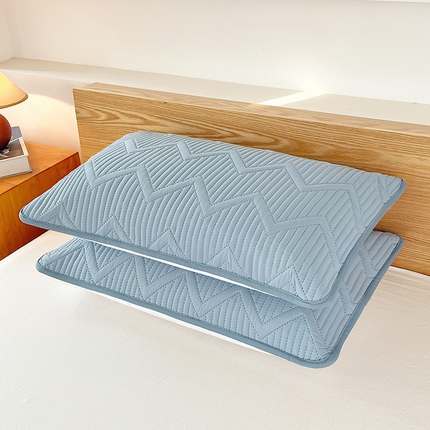 91家纺网 家纺一手货源 找家纺 曼陀罗 2025新款水波纹防水枕套 水波纹-雾霾蓝