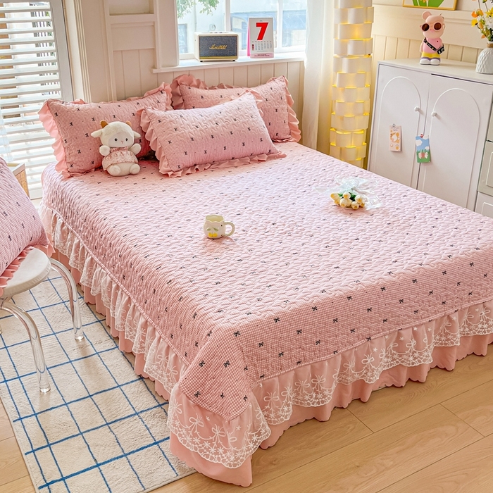 91家纺网 家纺一手货源 找家纺 雅眠居 2025爆款针织棉双层纱印花床盖四件套 粉格蝴蝶结