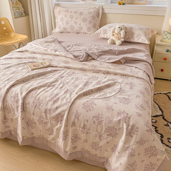 91家纺网 家纺一手货源 找家纺 梦依依 2025新款小清新印花系列里外全棉棉花被夏被四件套 花沐