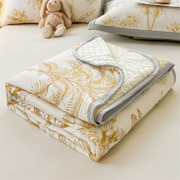 91家纺网 家纺一手货源 找家纺 雯豆2025春夏新款凉感丝夏被空调被子印花A类卡通小清新夏被 冰丝夏被四件套-千枝叶