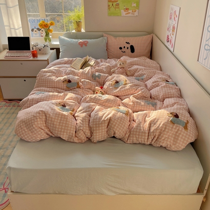 2025新款蝴蝶结腊肠狗毛巾绣云朵棉四件套 粉格狗狗